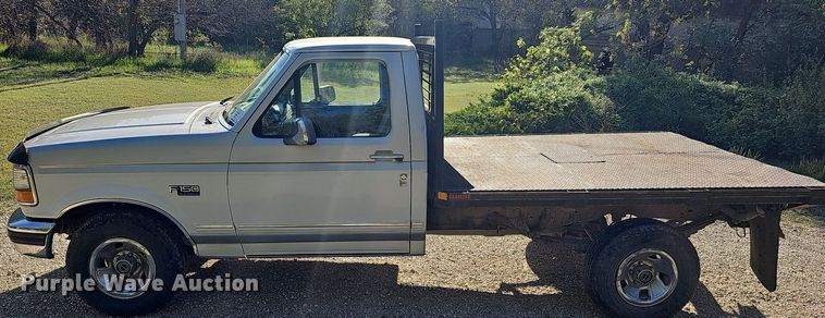 image for item DR5787 1996 Ford F150 XLT  flatbed pickup truck