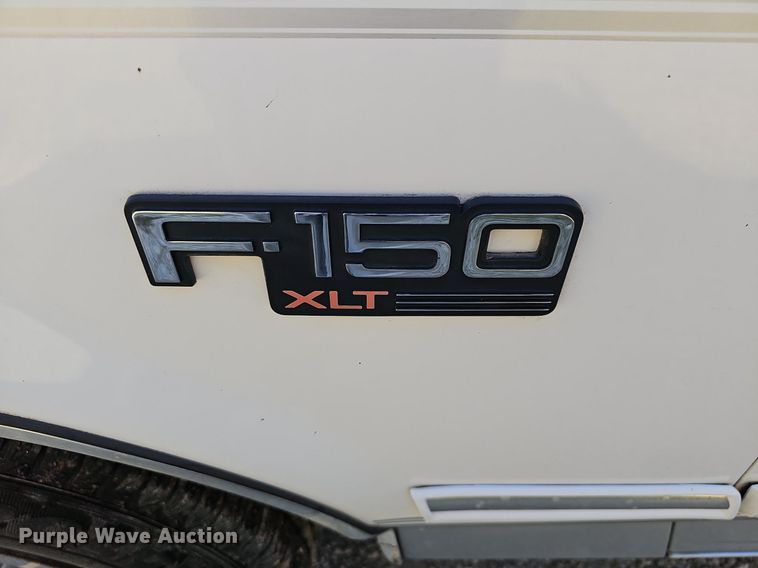 image for item DR5787 1996 Ford F150 XLT  flatbed pickup truck