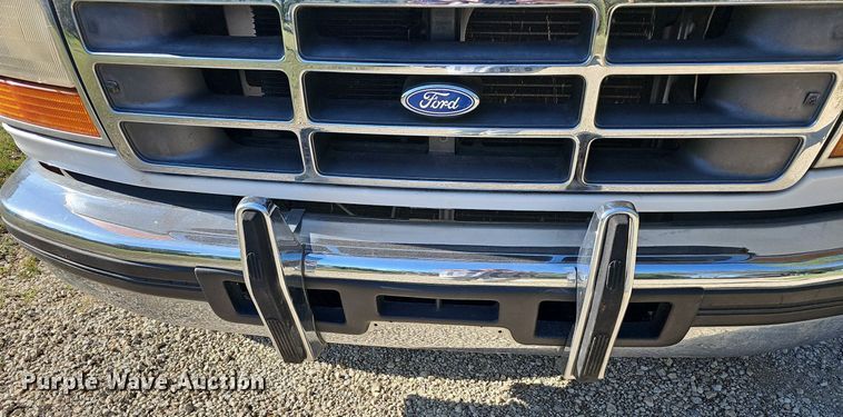 image for item DR5787 1996 Ford F150 XLT  flatbed pickup truck