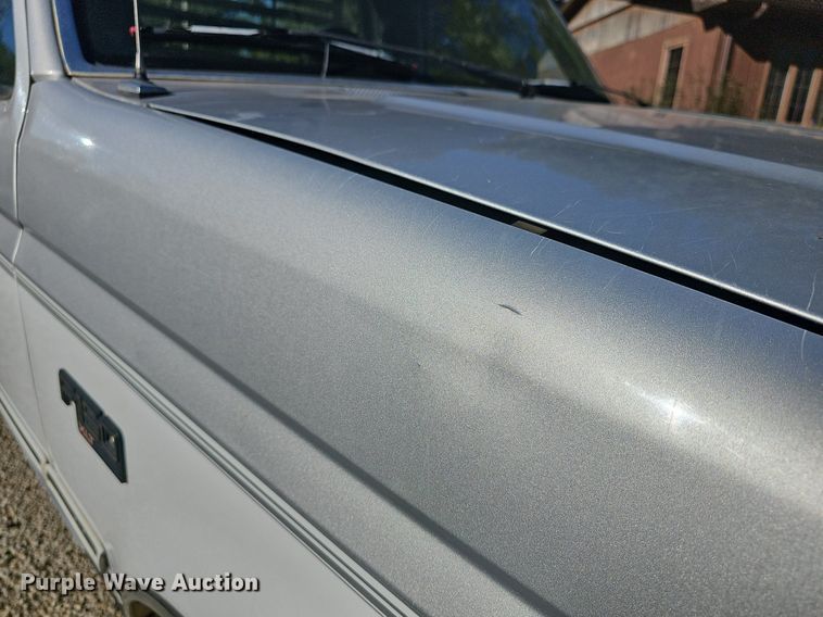 image for item DR5787 1996 Ford F150 XLT  flatbed pickup truck