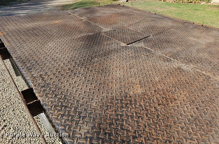 image for item DR5787 1996 Ford F150 XLT  flatbed pickup truck