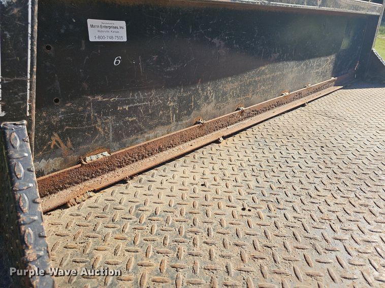 image for item DR5787 1996 Ford F150 XLT  flatbed pickup truck