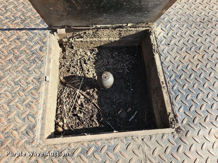 image for item DR5787 1996 Ford F150 XLT  flatbed pickup truck