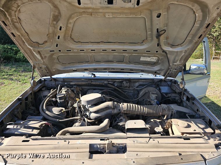 image for item DR5787 1996 Ford F150 XLT  flatbed pickup truck