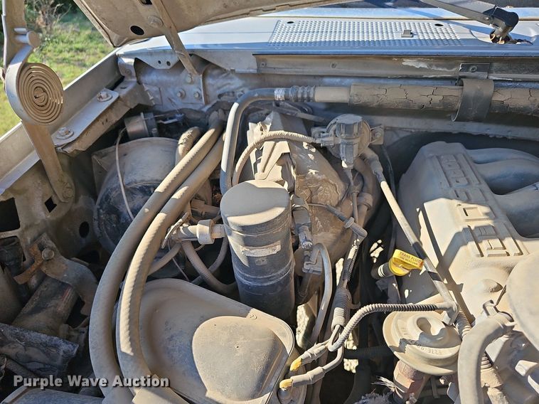 image for item DR5787 1996 Ford F150 XLT  flatbed pickup truck