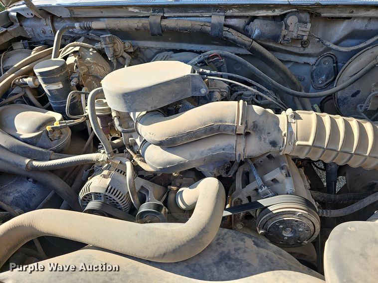 image for item DR5787 1996 Ford F150 XLT  flatbed pickup truck