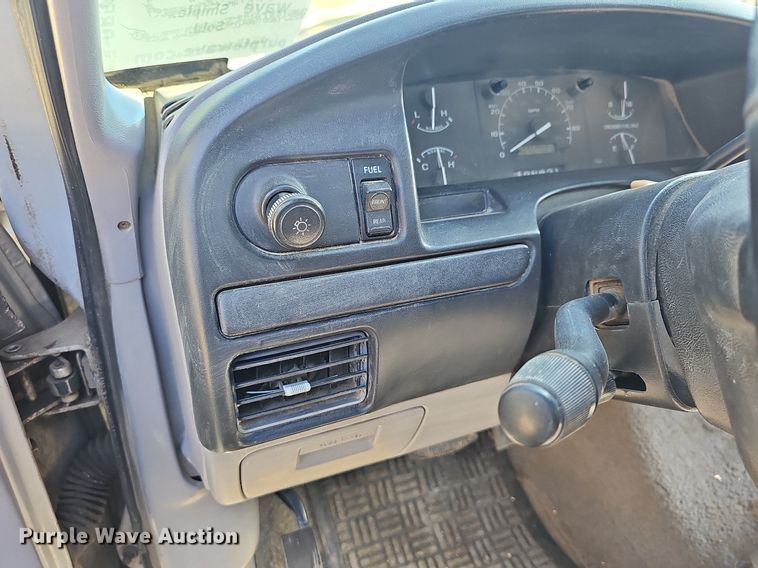 image for item DR5787 1996 Ford F150 XLT  flatbed pickup truck