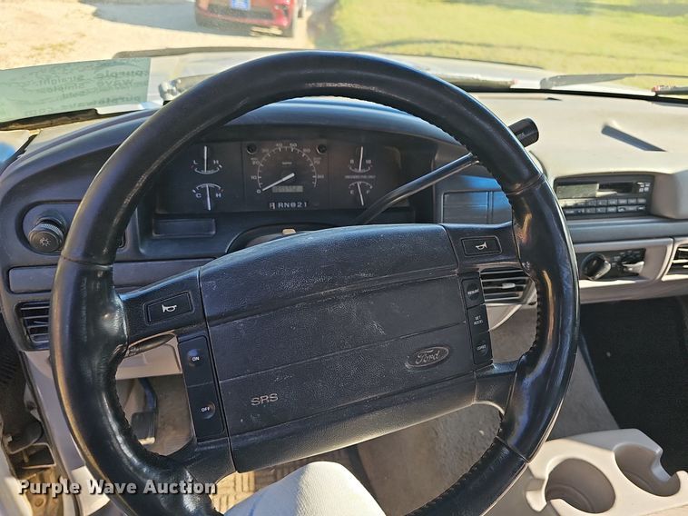 image for item DR5787 1996 Ford F150 XLT  flatbed pickup truck