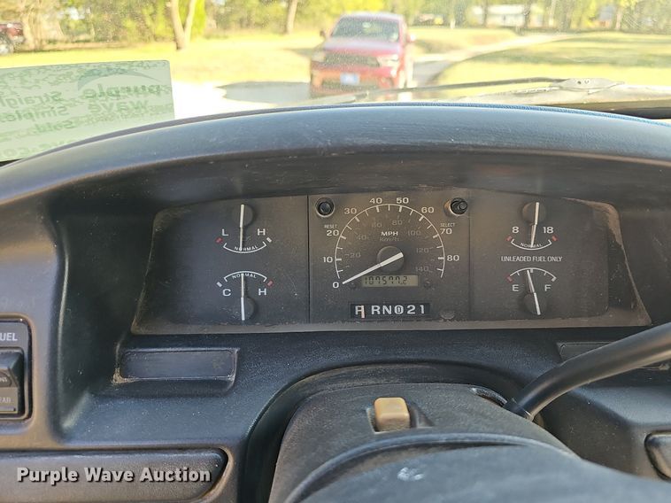 image for item DR5787 1996 Ford F150 XLT  flatbed pickup truck