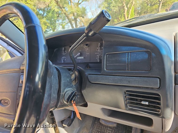 image for item DR5787 1996 Ford F150 XLT  flatbed pickup truck