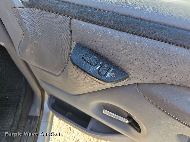 image for item DR5787 1996 Ford F150 XLT  flatbed pickup truck