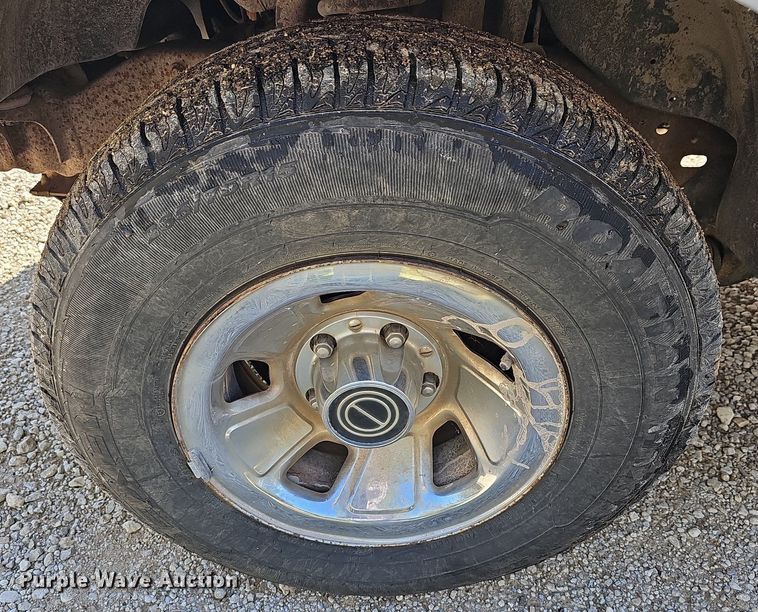 image for item DR5787 1996 Ford F150 XLT  flatbed pickup truck