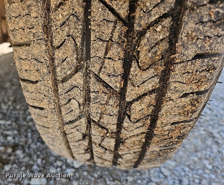 image for item DR5787 1996 Ford F150 XLT  flatbed pickup truck