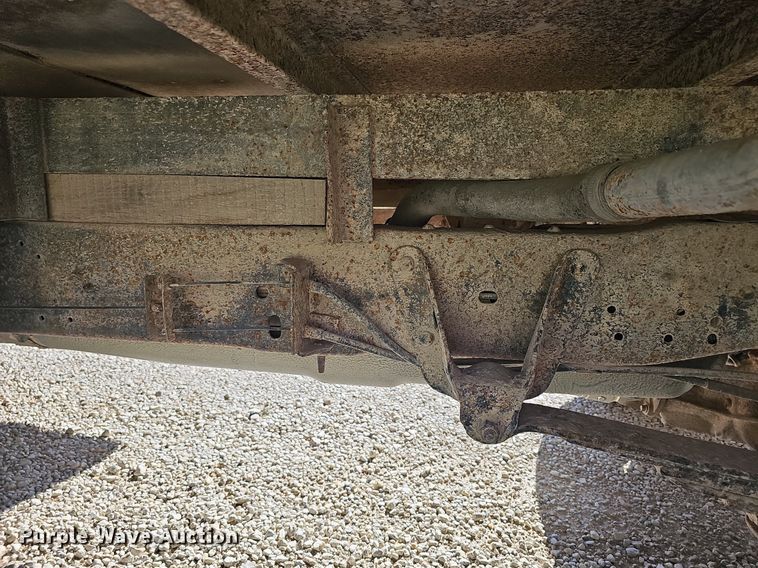 image for item DR5787 1996 Ford F150 XLT  flatbed pickup truck