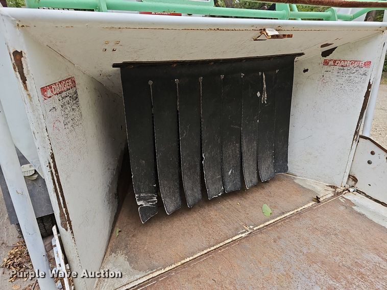 image for item DR5853 2008 Altec DC1217CFD  wood chipper