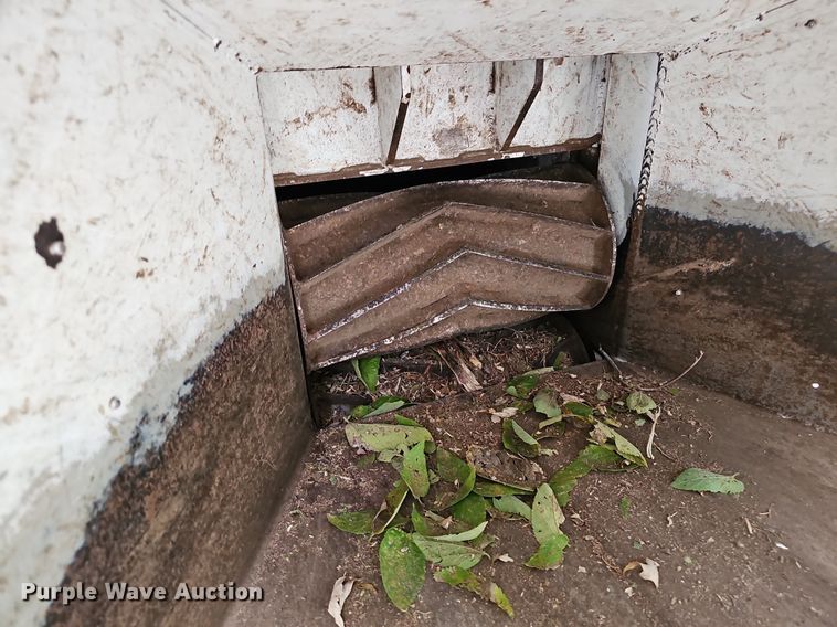 image for item DR5853 2008 Altec DC1217CFD  wood chipper