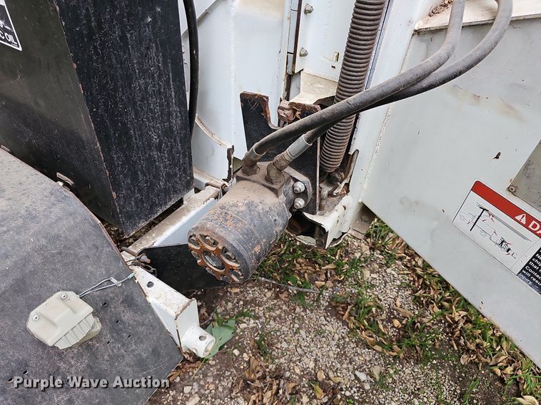 image for item DR5853 2008 Altec DC1217CFD  wood chipper