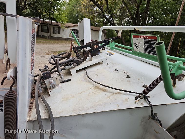 image for item DR5853 2008 Altec DC1217CFD  wood chipper