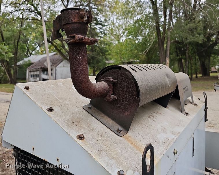 image for item DR5853 2008 Altec DC1217CFD  wood chipper