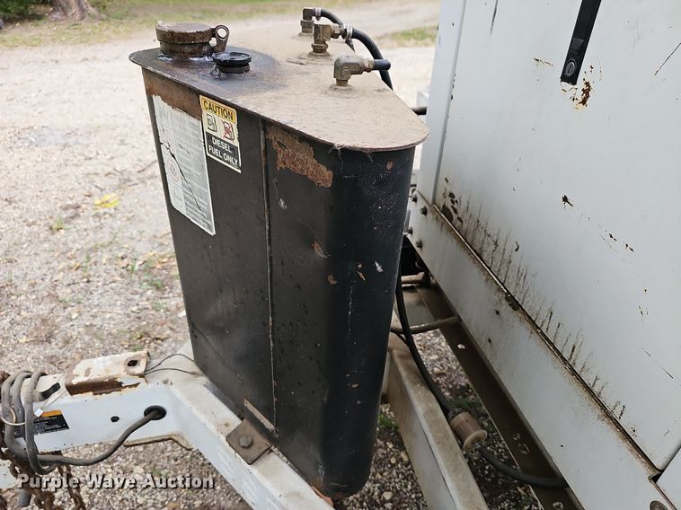 image for item DR5853 2008 Altec DC1217CFD  wood chipper