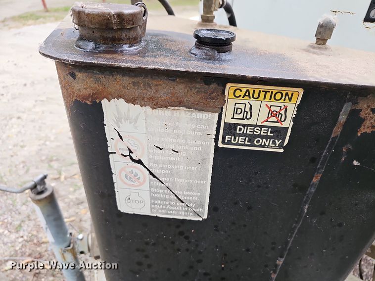 image for item DR5853 2008 Altec DC1217CFD  wood chipper