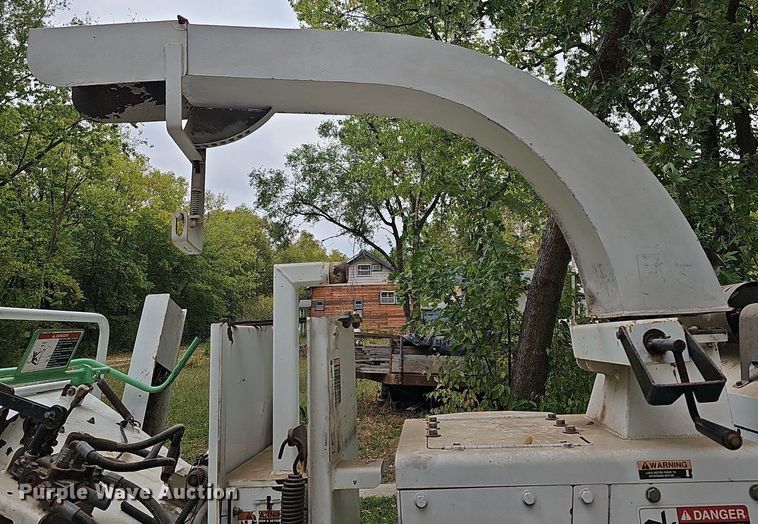 image for item DR5853 2008 Altec DC1217CFD  wood chipper