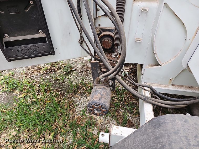 image for item DR5853 2008 Altec DC1217CFD  wood chipper