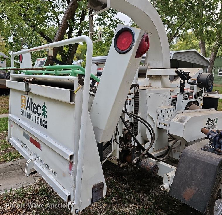 image for item DR5853 2008 Altec DC1217CFD  wood chipper