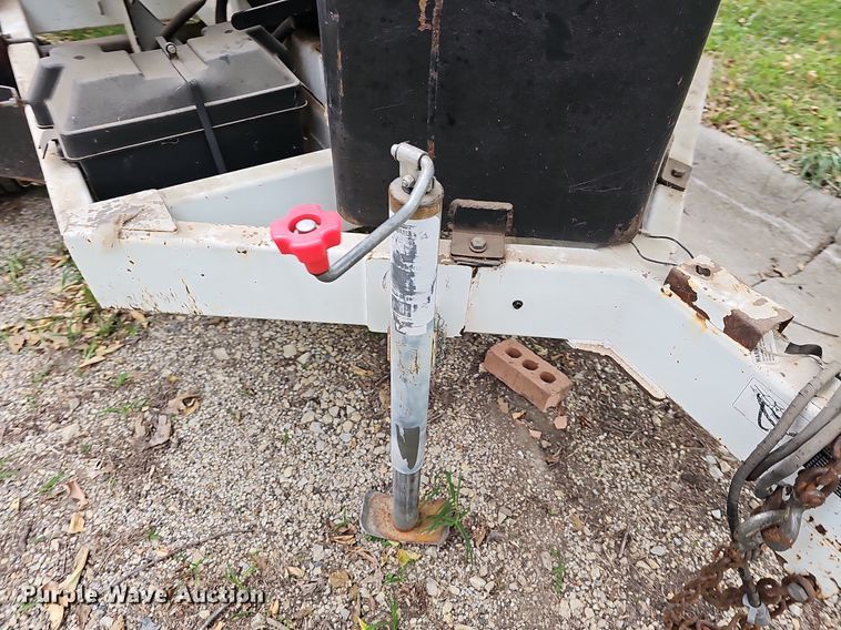 image for item DR5853 2008 Altec DC1217CFD  wood chipper