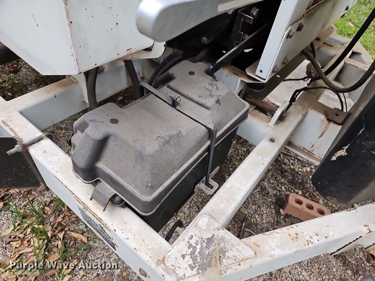 image for item DR5853 2008 Altec DC1217CFD  wood chipper