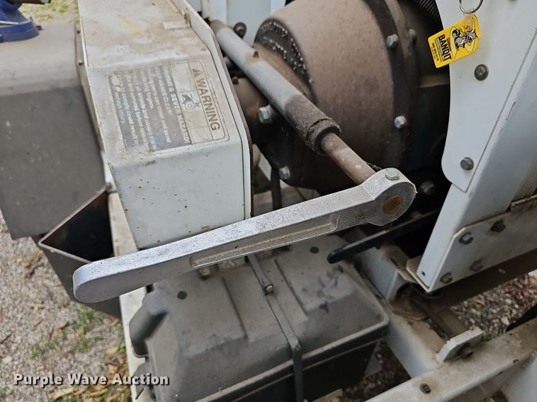 image for item DR5853 2008 Altec DC1217CFD  wood chipper