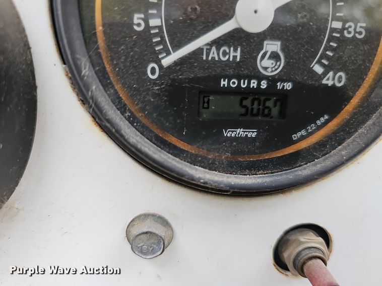 image for item DR5853 2008 Altec DC1217CFD  wood chipper