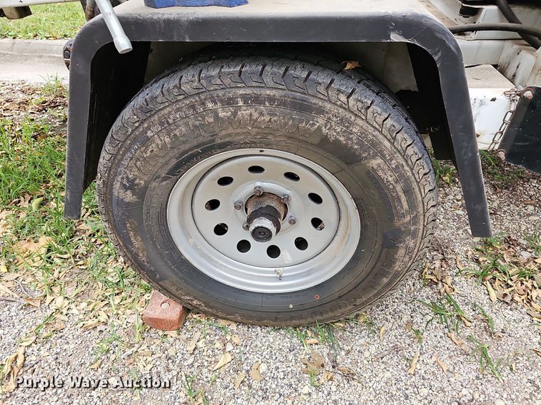 image for item DR5853 2008 Altec DC1217CFD  wood chipper