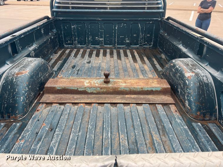 image for item DS2458 1992 GMC Sierra C3500  Crew Cab pickup truck