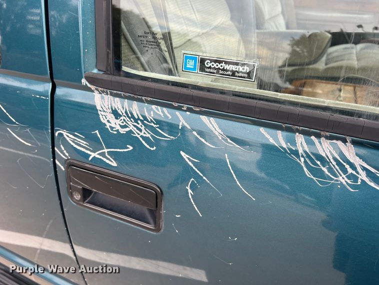 image for item DS2458 1992 GMC Sierra C3500  Crew Cab pickup truck