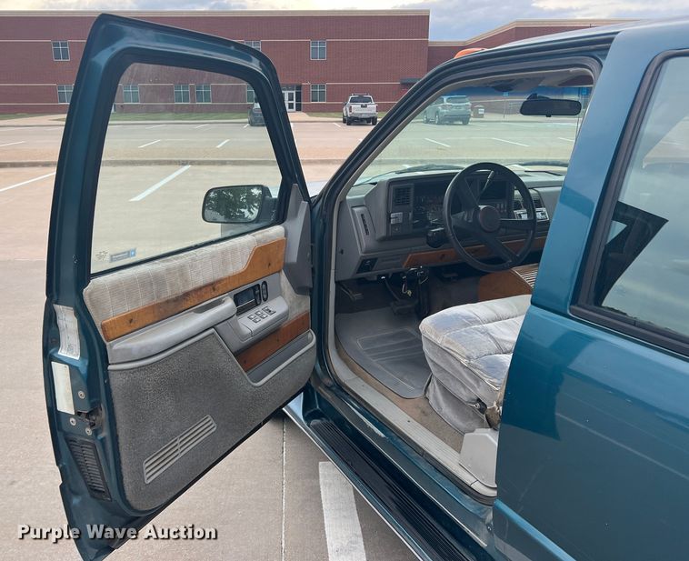 image for item DS2458 1992 GMC Sierra C3500  Crew Cab pickup truck