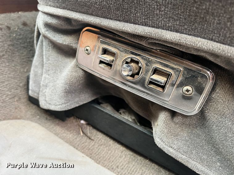 image for item DS2458 1992 GMC Sierra C3500  Crew Cab pickup truck