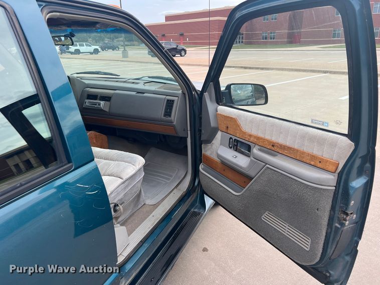 image for item DS2458 1992 GMC Sierra C3500  Crew Cab pickup truck