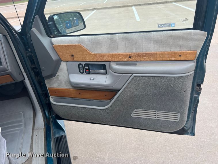 image for item DS2458 1992 GMC Sierra C3500  Crew Cab pickup truck