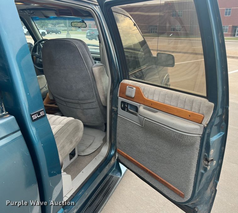 image for item DS2458 1992 GMC Sierra C3500  Crew Cab pickup truck