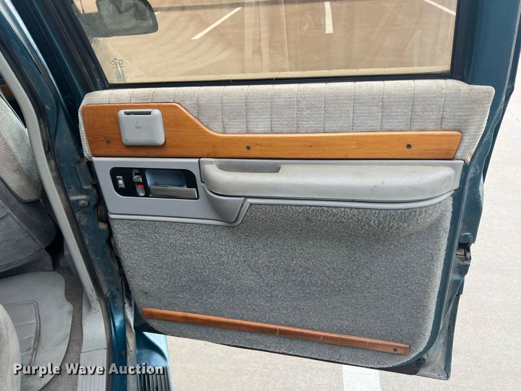 image for item DS2458 1992 GMC Sierra C3500  Crew Cab pickup truck