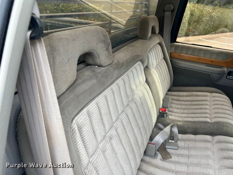 image for item DS2458 1992 GMC Sierra C3500  Crew Cab pickup truck