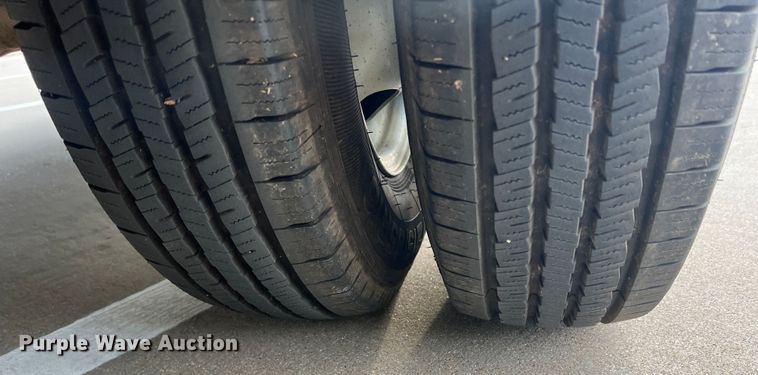 image for item DS2458 1992 GMC Sierra C3500  Crew Cab pickup truck