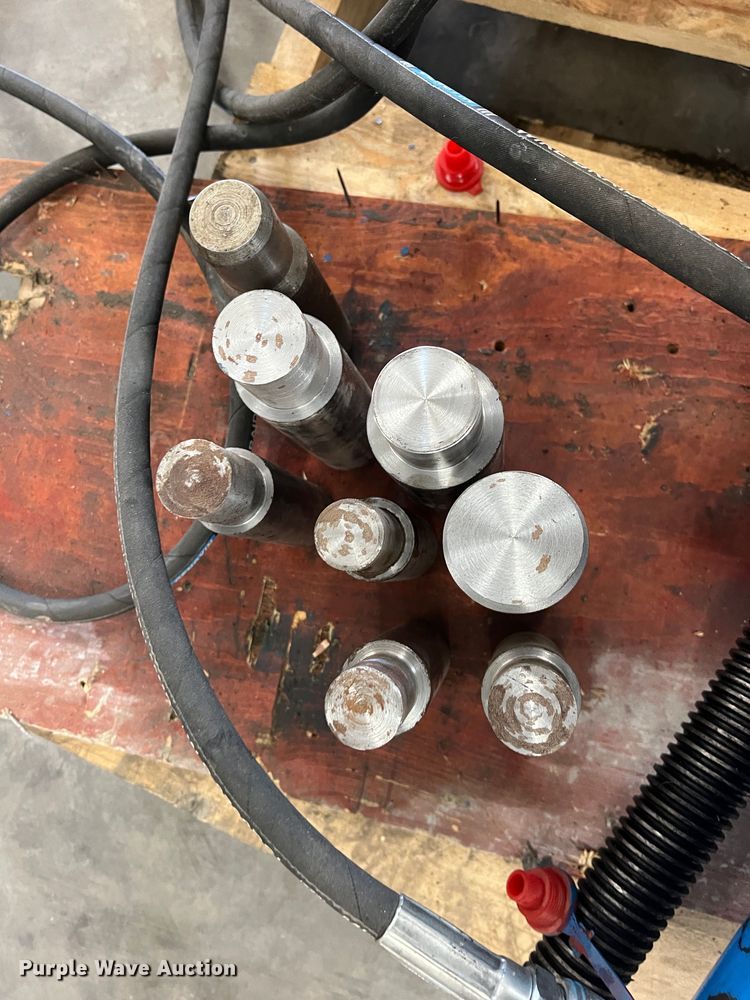 image for item DS2462 Track pin press