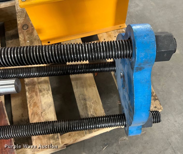 image for item DS2462 Track pin press