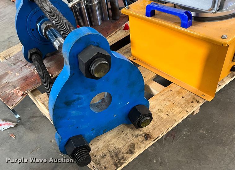 image for item DS2462 Track pin press