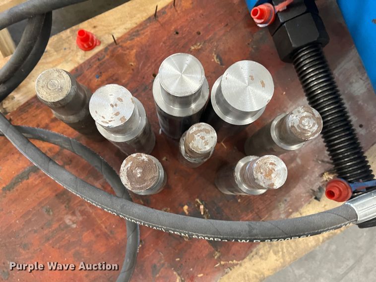 image for item DS2462 Track pin press