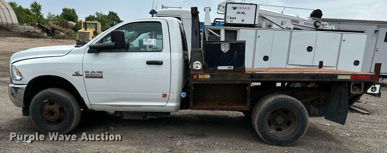 image for item DS6426 2013 Dodge Ram 3500  flatbed pickup truck
