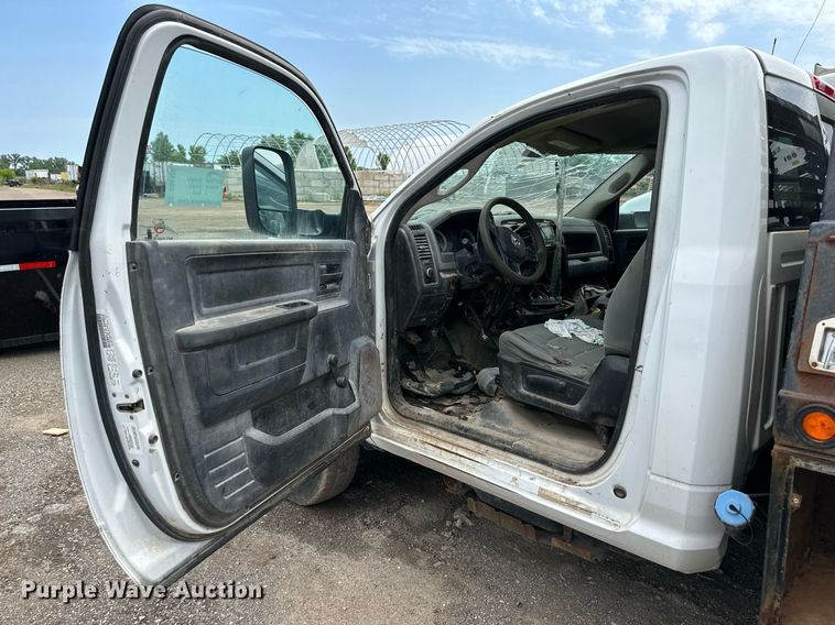 image for item DS6426 2013 Dodge Ram 3500  flatbed pickup truck