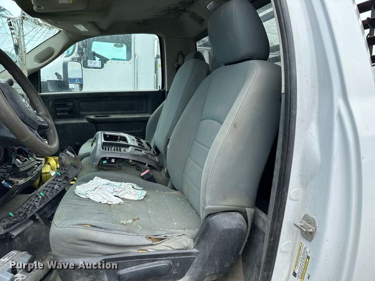 image for item DS6426 2013 Dodge Ram 3500  flatbed pickup truck